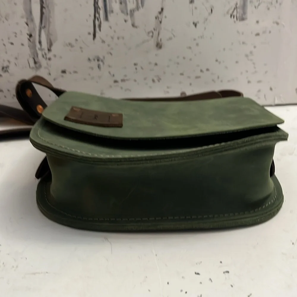 Craftsbury Common LeatherSaddle Bag Crossbody - Picture 7 of 11